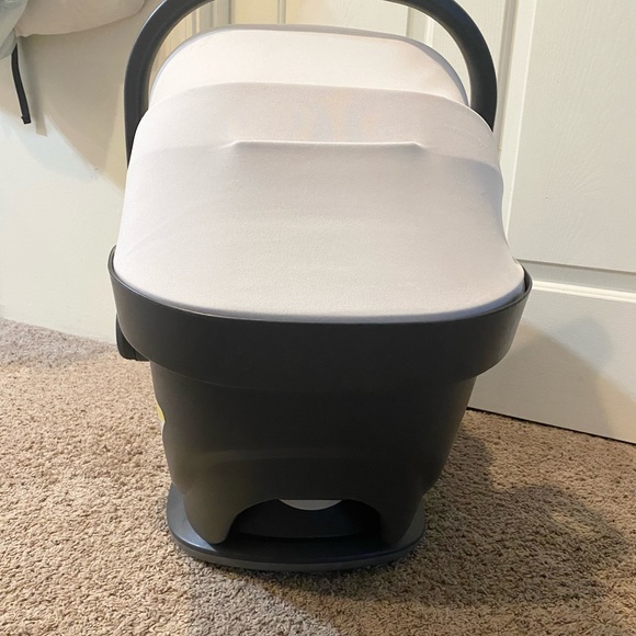 SOLD Uppababy Mesa Infant Car Seat Bryce - Picture 13 of 13
